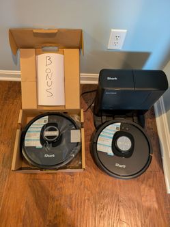 Shark Matrix Robot Vacuum includes extra robot head