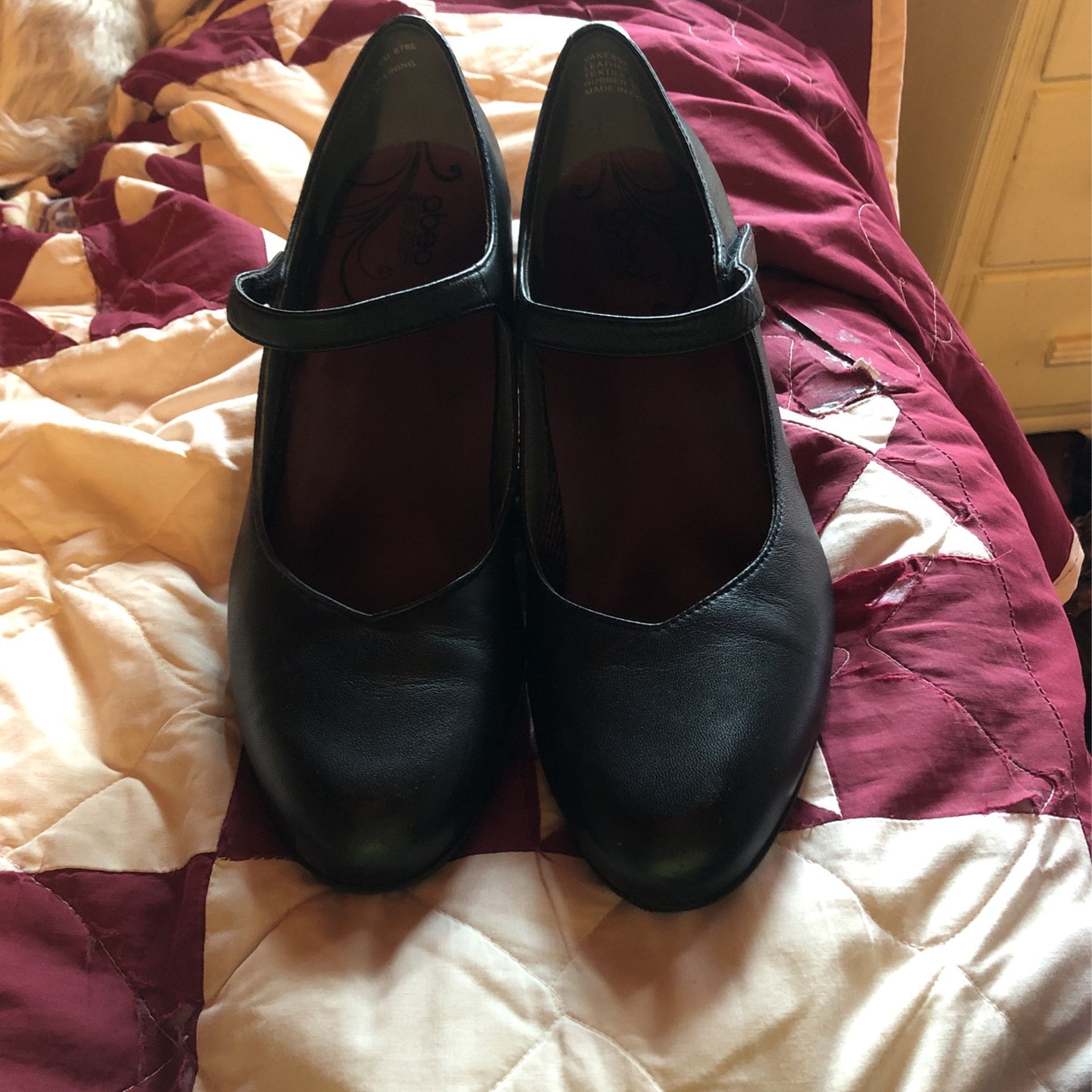 Like New Sz 9 Airline Shoes ABEO Black