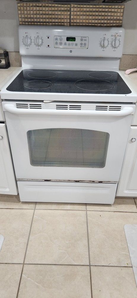 GE STOVE AND MICROWAVE 