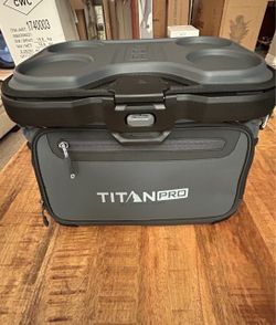 Arctic Zone Titan Pro 40 Can Iceless Zipperless Collapsible Cooler Like New