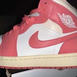 Jordan 1 MID