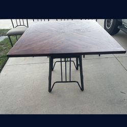 High top Table and 4 Chairs 