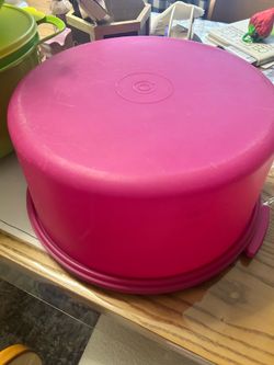 Tupperware cake storage container/ bread $20