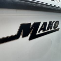 1999 Mako Marine 23’2