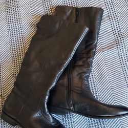 Black Leather Aldo Boot, Size 7.5
