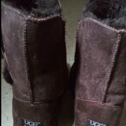 UGG Boots Brown size 9W like new or 700 fill Brown North Face Boots sz 9W like new or Blck UGGS size 6W  & more