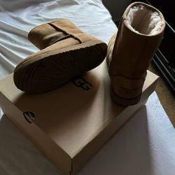 KIDS  UGGS SIZE 5 