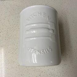 White utensils container