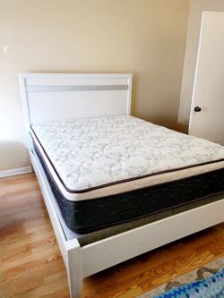 NEW Queen-Size PILLOW TOP MATTRESS and BOX SPRING. Bed frame not included 👍