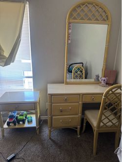 Thomasville vintage vanity