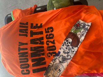 Women’s Halloween inmate costume shirt size M