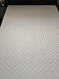 12" Queen Memory Foam Mattress – Ashley Chime Series