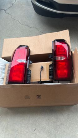 Right and left used tail lights excellent condition nothing wrong with them