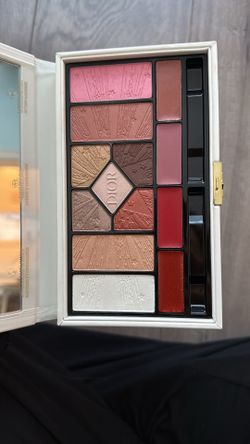 DIOR Couture Palette Iconic Makeup Colors Holiday 2025 Limited Edition