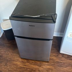Galanz Mini Fridge 