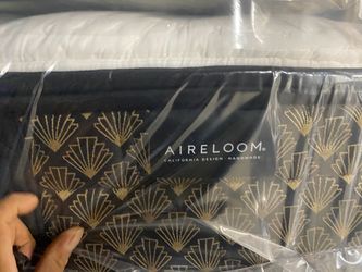 Mattrress aireloom luxe top plush queen size brand new