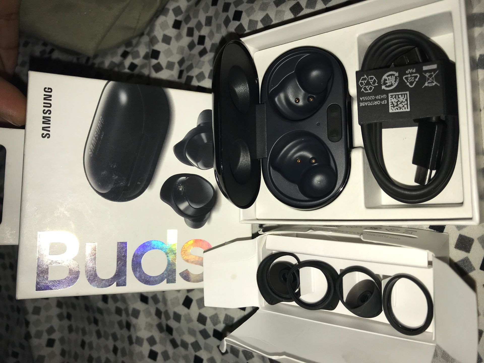 Samsung buds charging case (NO BUDS)