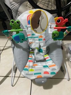 Vibrating baby rocker chair