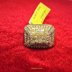 Luxurious Gold Diamond Ring in 10K Gold and 2.15 CTW 