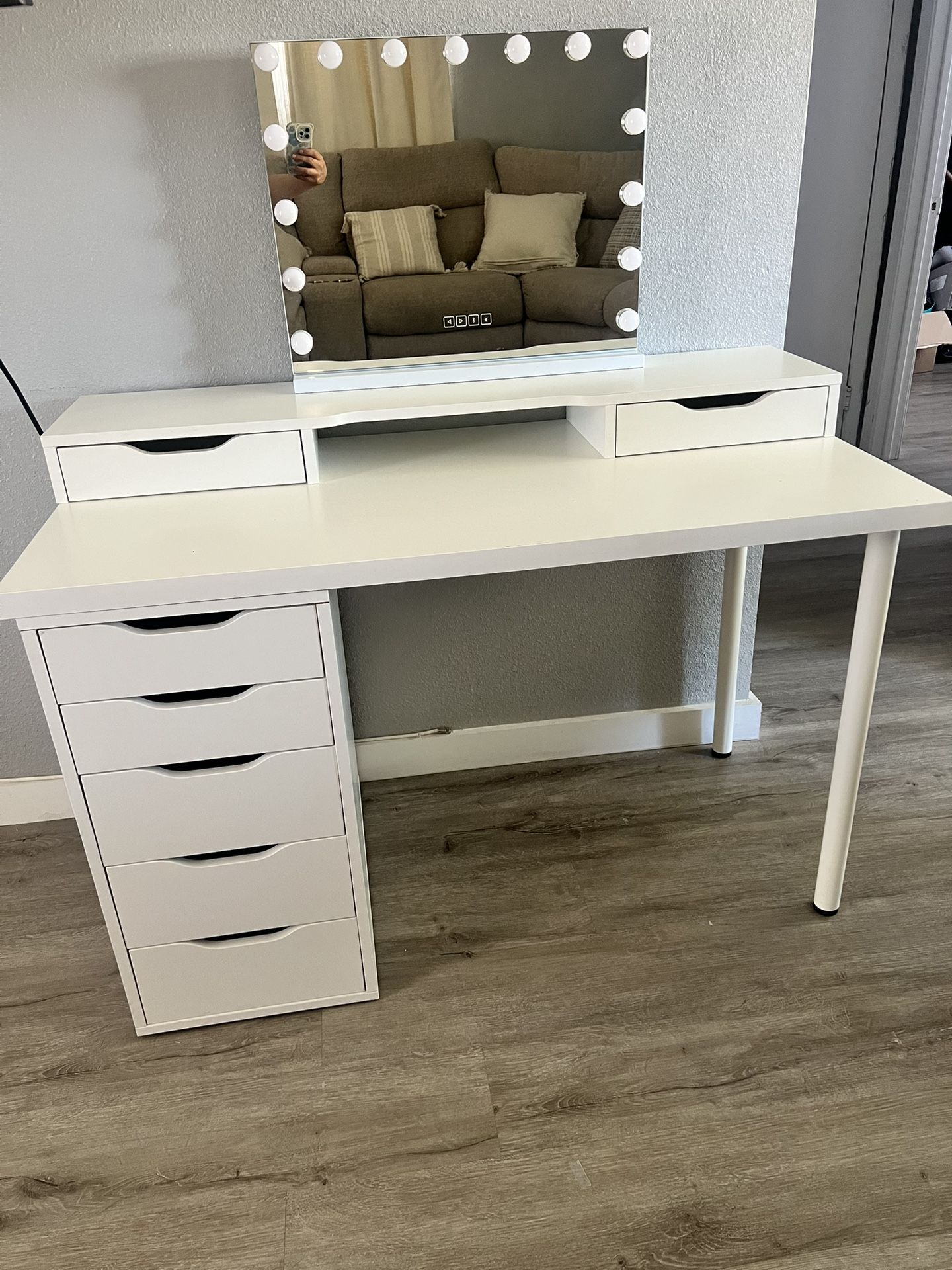 Vanity Desk With Mirror And Chair