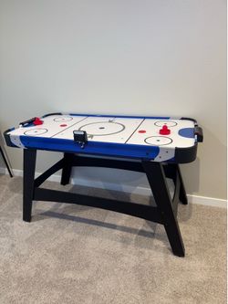 Air hockey table