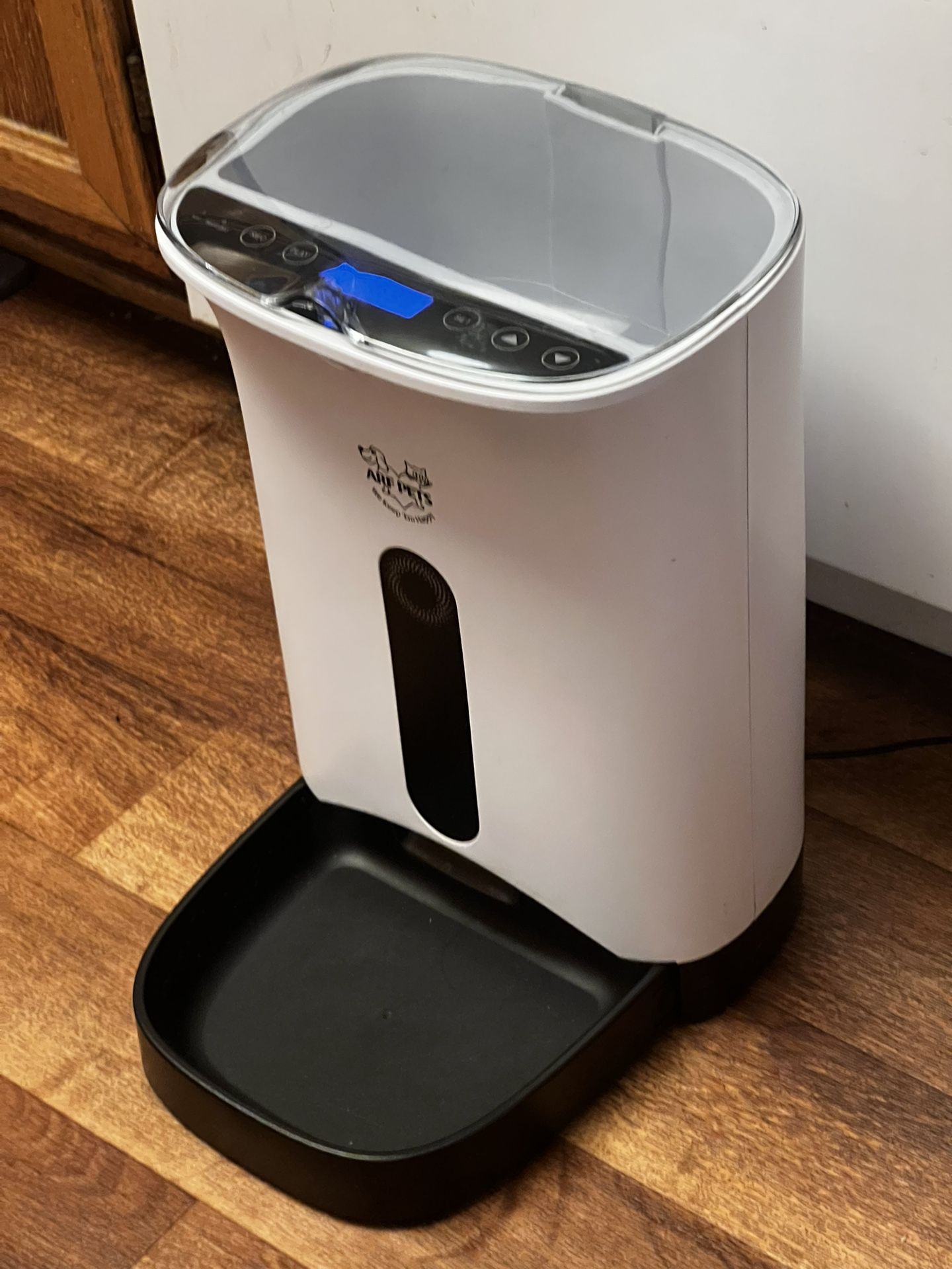 Automatic Pet Feeder (for cats and dogs)