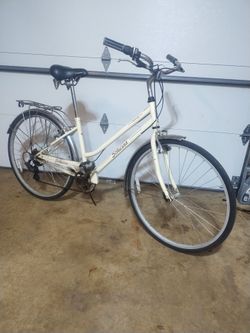 700 c Schwinn gateway bike