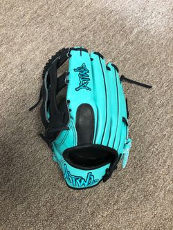 Slow pitch softball glove