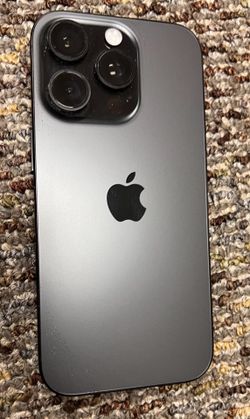 iPhone 16 Pro , unlocked , excellent condition !
