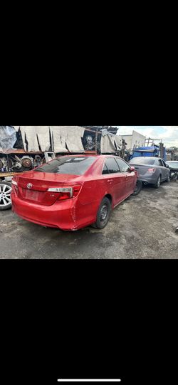 2013 Camry 4 Cylinder- For Parts only