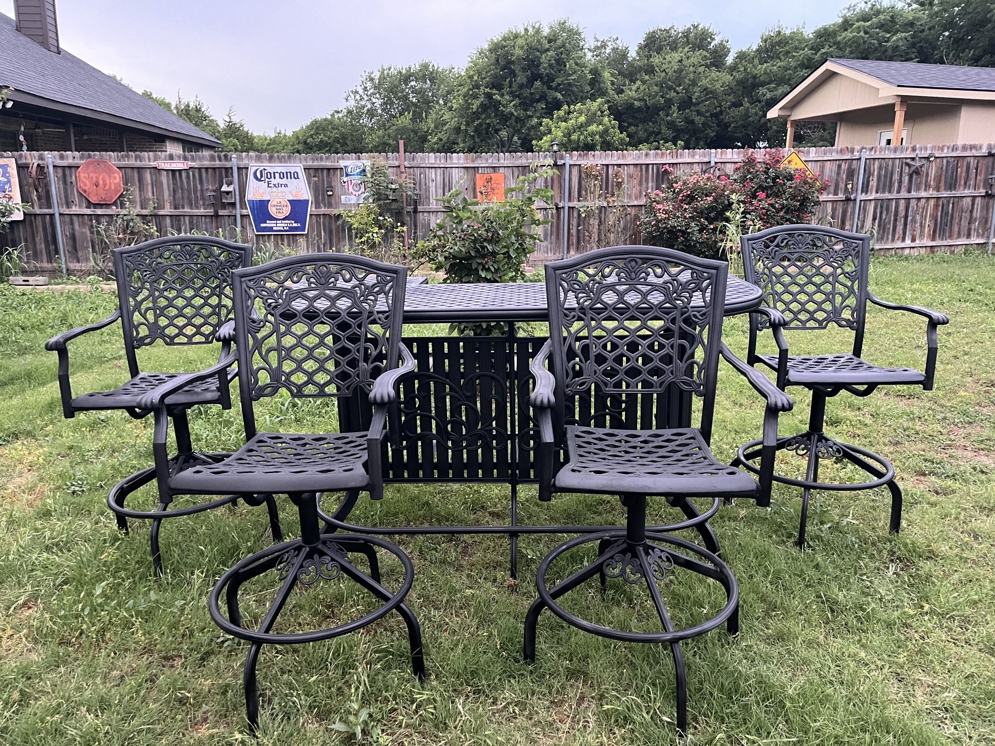 Cast Aluminum Patio Bar with 4 Bar Stools