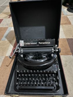 Vintage Underwood Noiseless 77 Typewriter