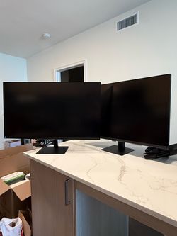 Samsung 4K 32 inch monitors for working from home