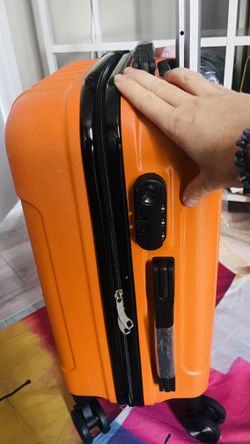 NEW 20” Bright Orange Carry-On – $30 FIRM | Trusted Seller ⭐ 1,000+ Positive Reviews 📍 South Durango & 215 — near IKEA 🧳 Hardshell • Spinner wheels