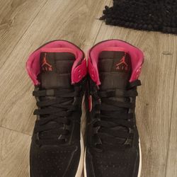 🔥 Air Jordan Sneakers Shoes – Black & Hot Pink– Great Condition! 🔥

