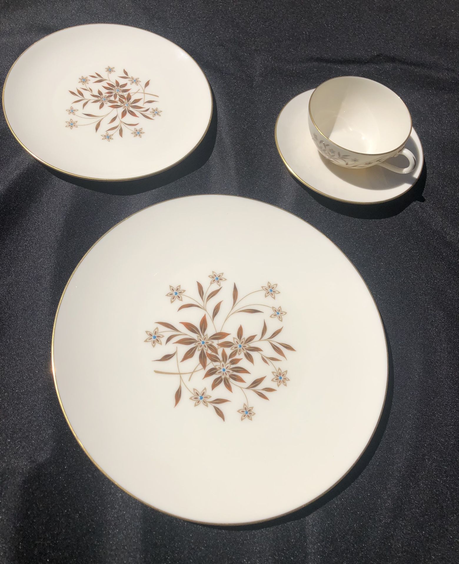 Setting of 6 - Vintage Mid-Century Lenox Bone China Gold Trim Starlight