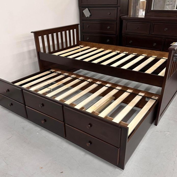 Montana Captain Twin Bunk Bed 