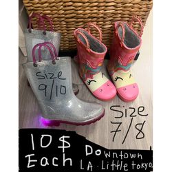 GIRLS RAIN BOOTS GLITTER-Light Up Size 9-10 & pink unicorn 🦄 Size 7-8  and are warm on the inside. They are $10 each.