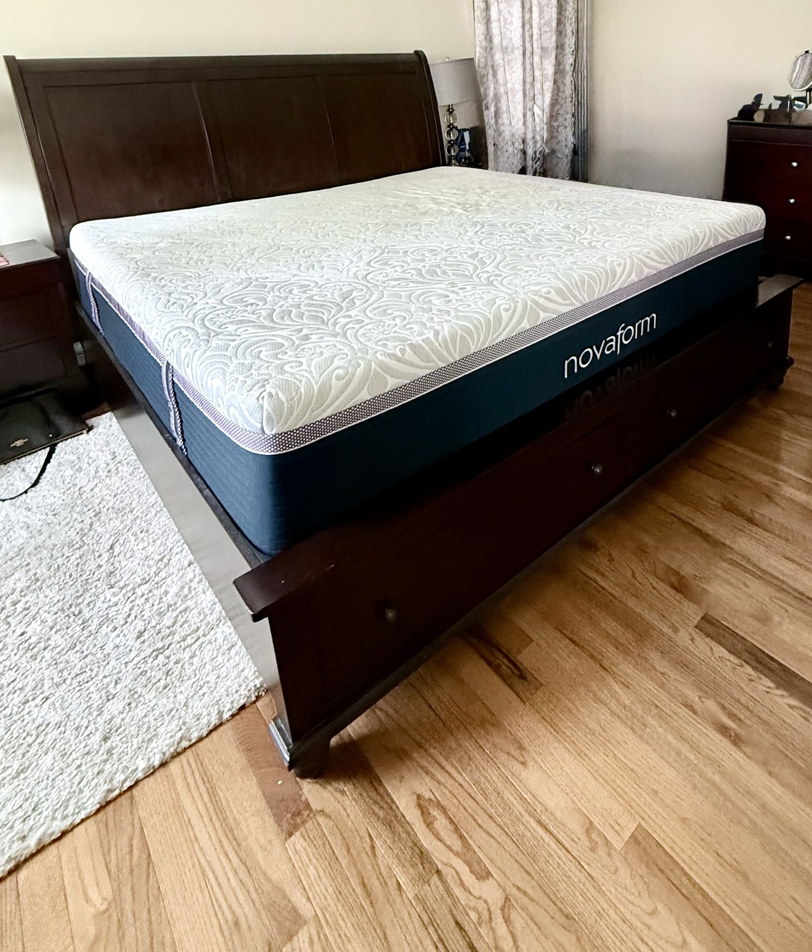 Abbyson Winston Solid Wood Storage Bed β King (Dark Walnut, Excellent Condition)