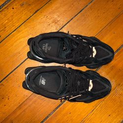 Black New Balances 9060
