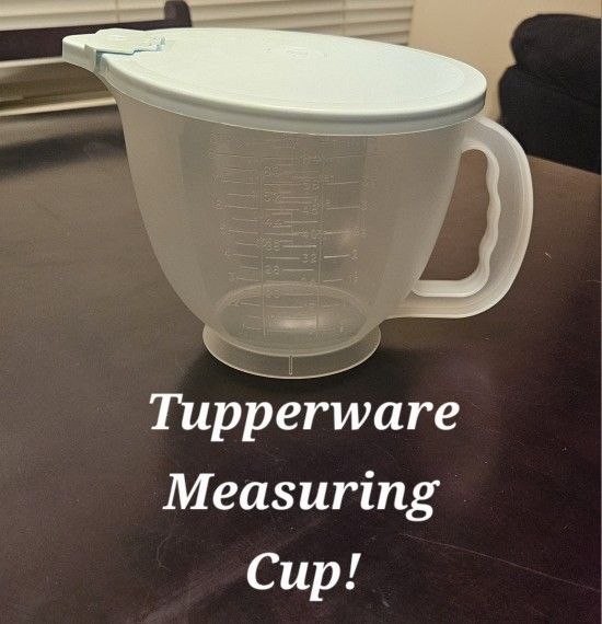 Tupperware 8 Cup Measuring Cup