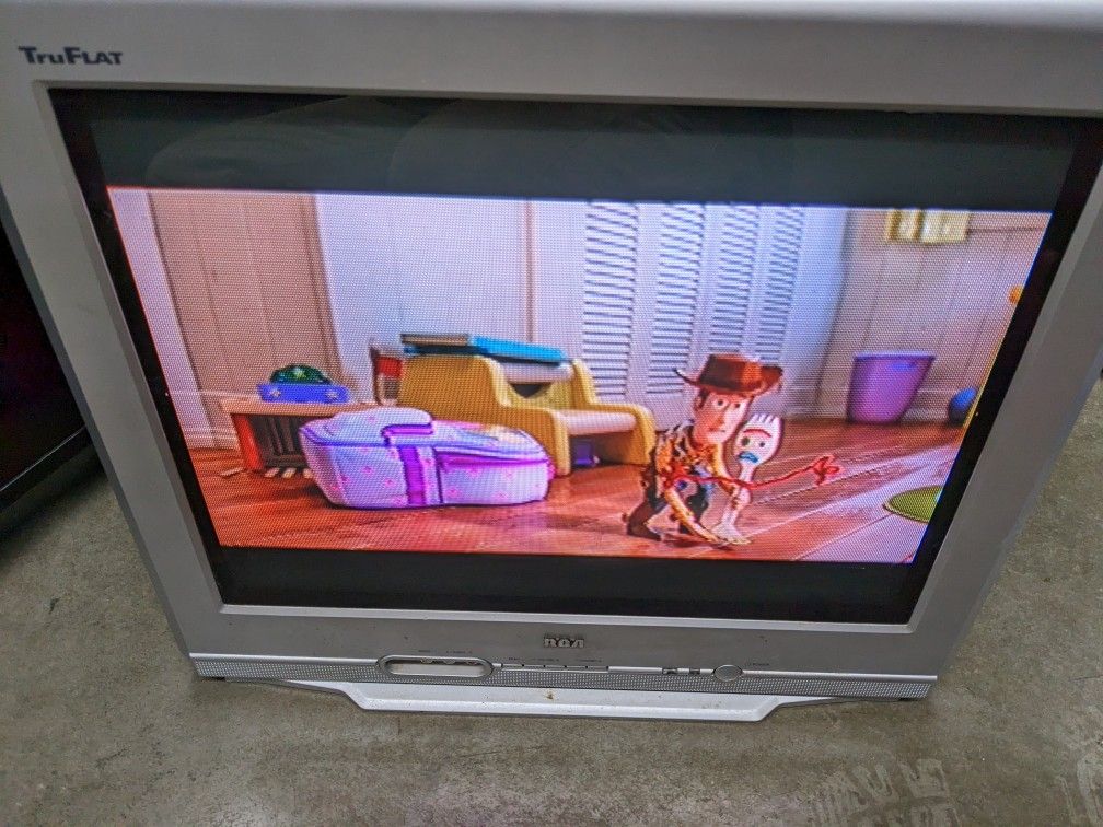 RCA TruFlat 20" CRT Tube TV With Remote Retro Gaming