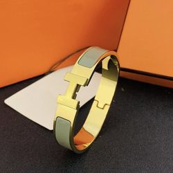 Beautiful Enamel Bangle Bracelet 