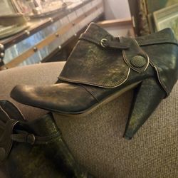 SEYCHELLES fabulous Leather Ankle Booties 
