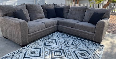 Gray Sectional Couch – Free Delivery! 🚚