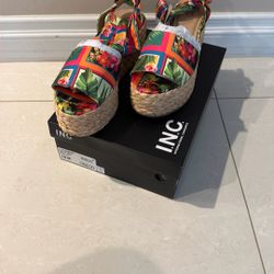 I.N.C. International Concepts Fletcherr tropical print platform espadrille wedge sandals.$50 Or Best Offer 