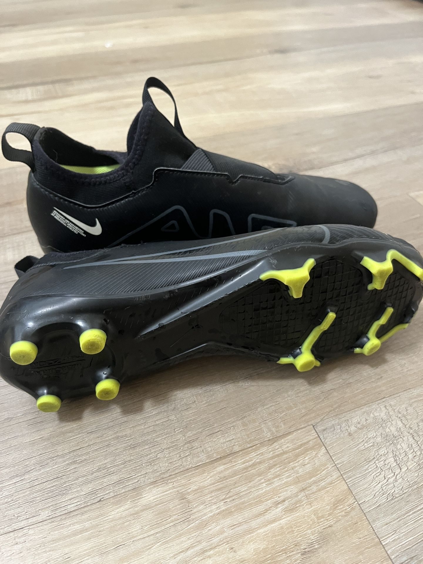 Nike Jr Zoom 15 Academy Cleats Youth Size Good