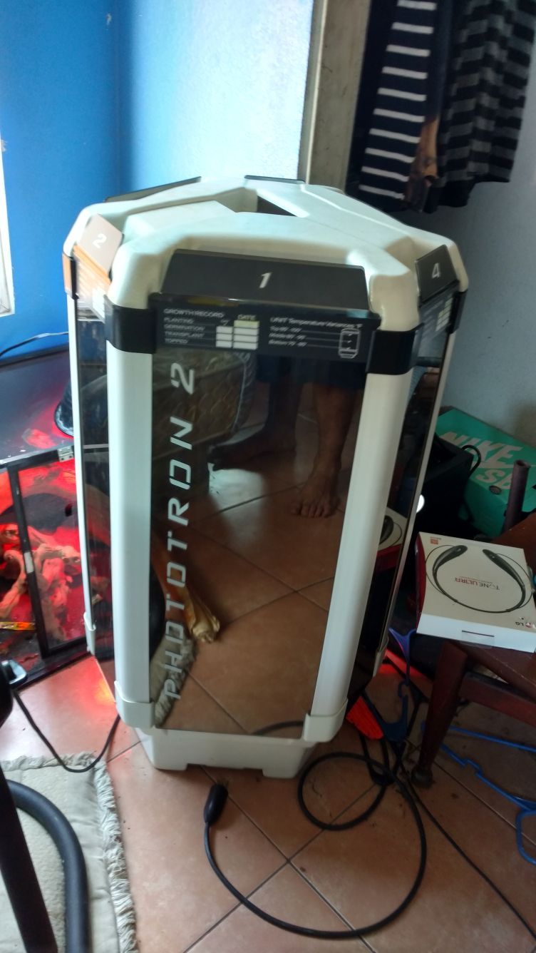Phototron 2 hydroponic or soil all in one grow box