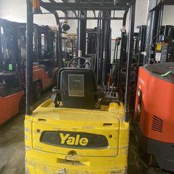 YALE ELECTRIC FORKLIFT 