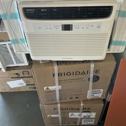 FRIGIDAIRE 5000 BTU AIR CONDITIONER $165 